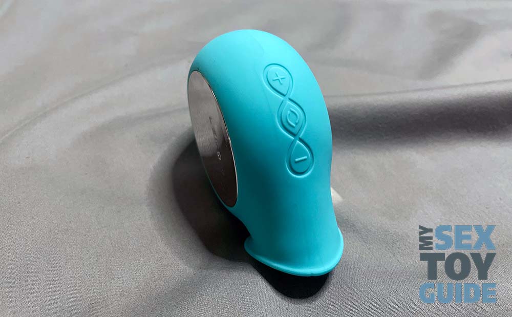 The control buttons on Lelo Sila