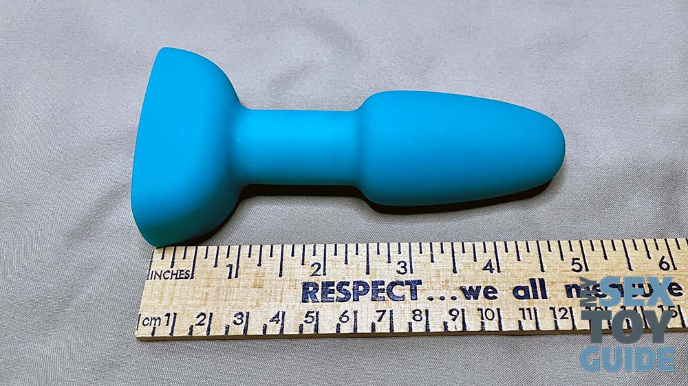 Measuring a sex toy with a ruler