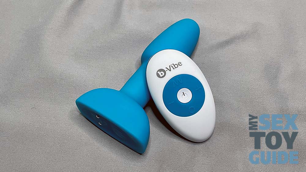 b-Vibe Rimming Plug Petite with the remote control