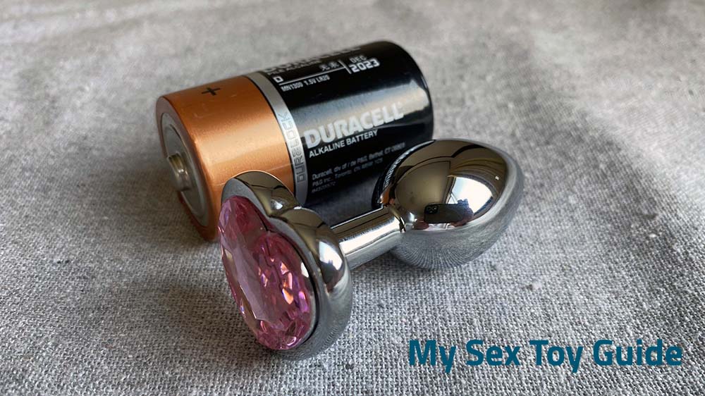 The heart jewel butt plug with a battery for size reference