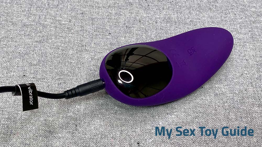 Desire Luxury clitoral vibrator charging