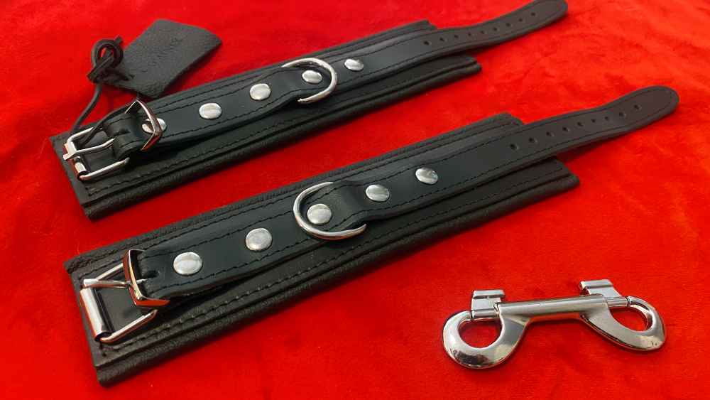The cuffs fully stretched out
