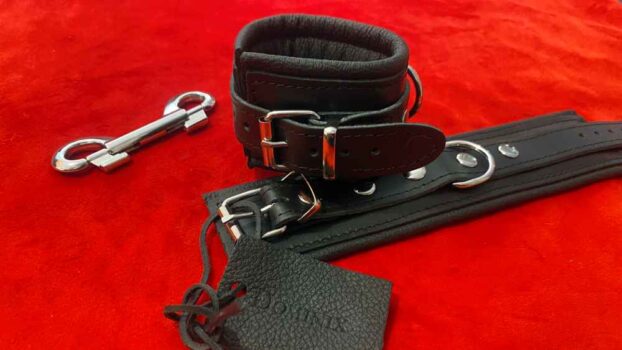 DOMINIX Deluxe Leather Wrist Cuffs