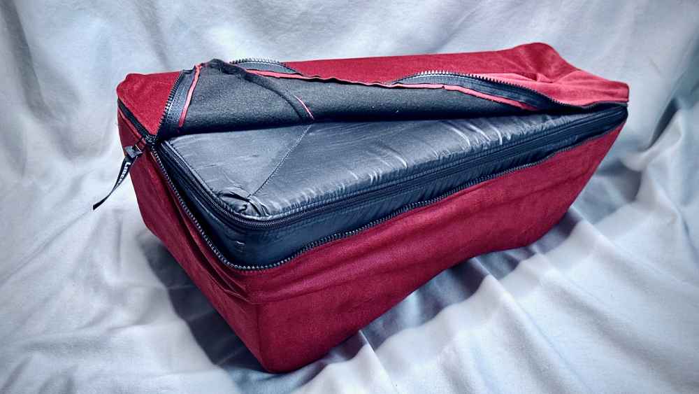 Close-up of the dual lining