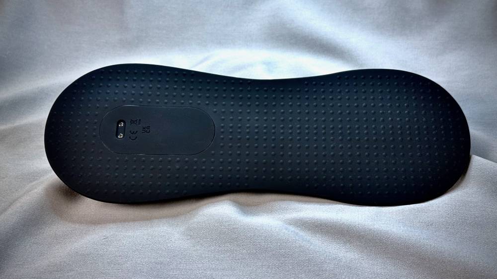 Close-up of the no-slip surface on the bottom