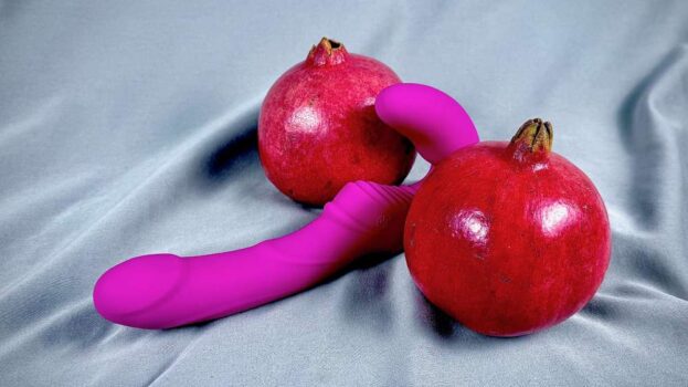 Eve’s Vibrating Strapless Strap-On