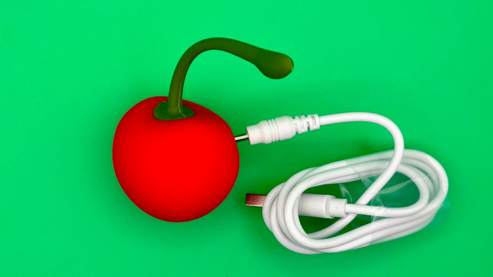 Me trying to charge the Cherry