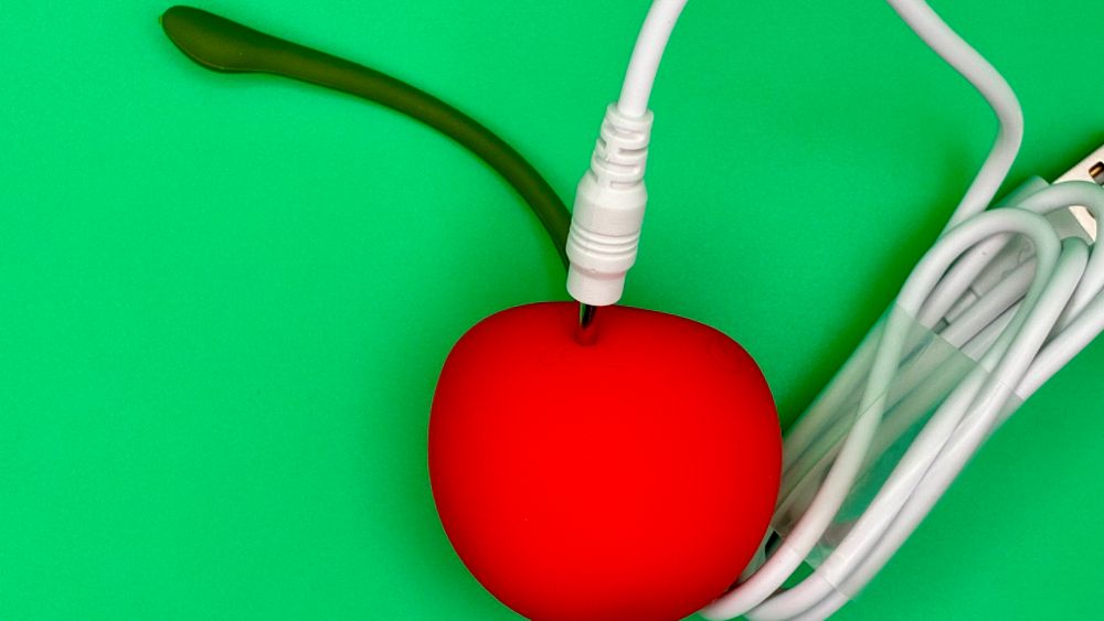 Me trying to charge the Cherry