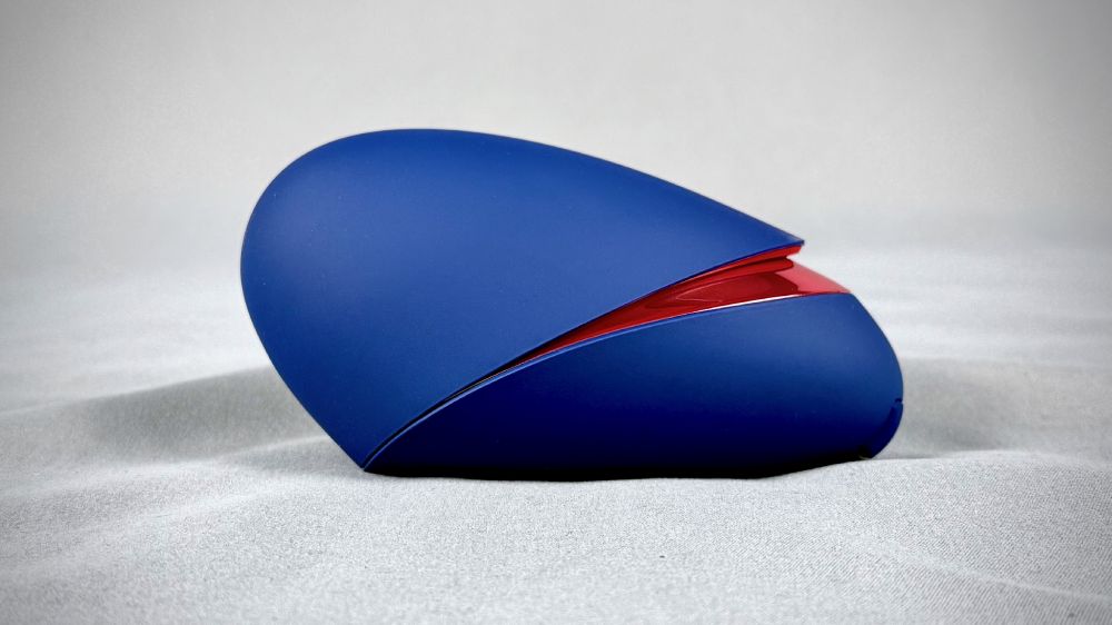 Womanizer Next Liberty with the cap on
